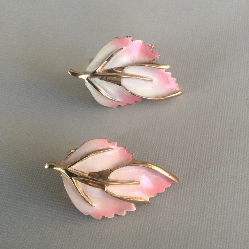 Vintage Clip-On Leaf Earrings - Picture 7 of 7